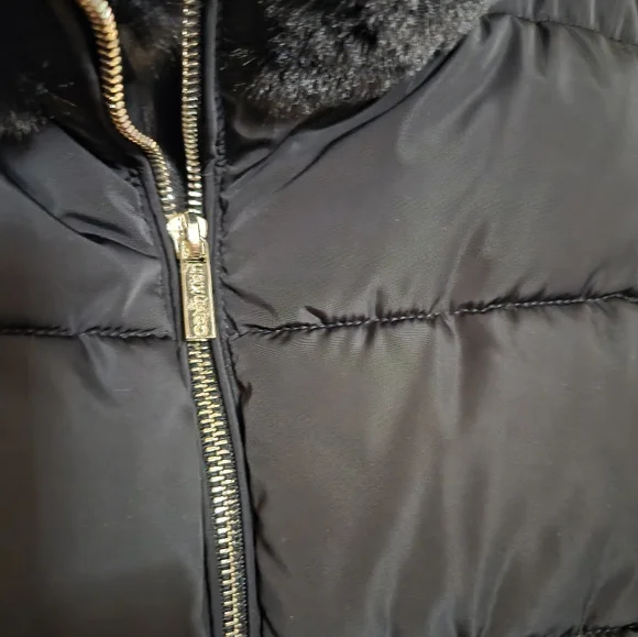 Calvin Klein Black Puffer Vest with Faux Fur Collar Size 2X, Zip Vest, LIKE NEW - Picture 5 of 5